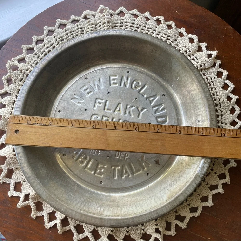 Vintage New England Flaky Crust Pie Tin EUC